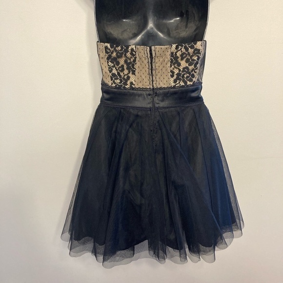 🌼 3/$20 Gorgeous strapless cocktail dress - Picture 6 of 9